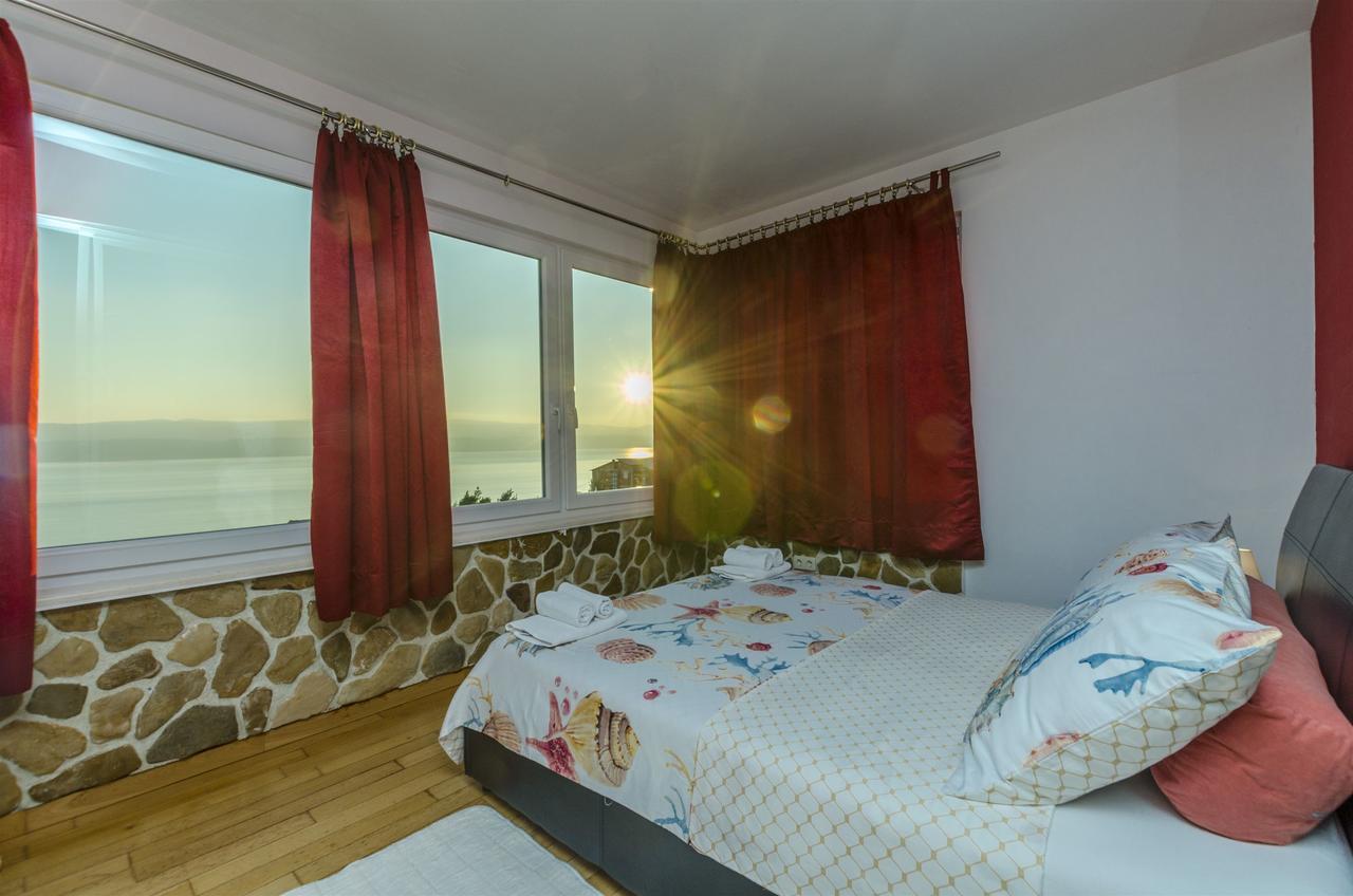 Apartments Bluesun Omis Exterior photo