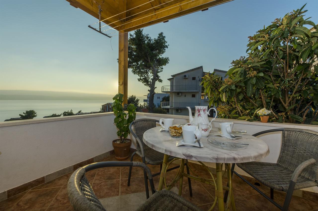 Apartments Bluesun Omis Exterior photo