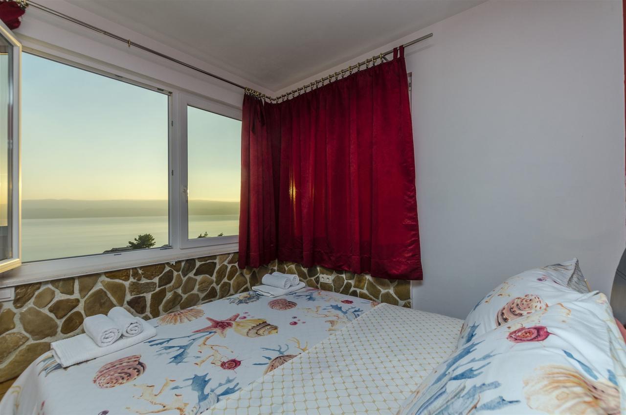 Apartments Bluesun Omis Exterior photo