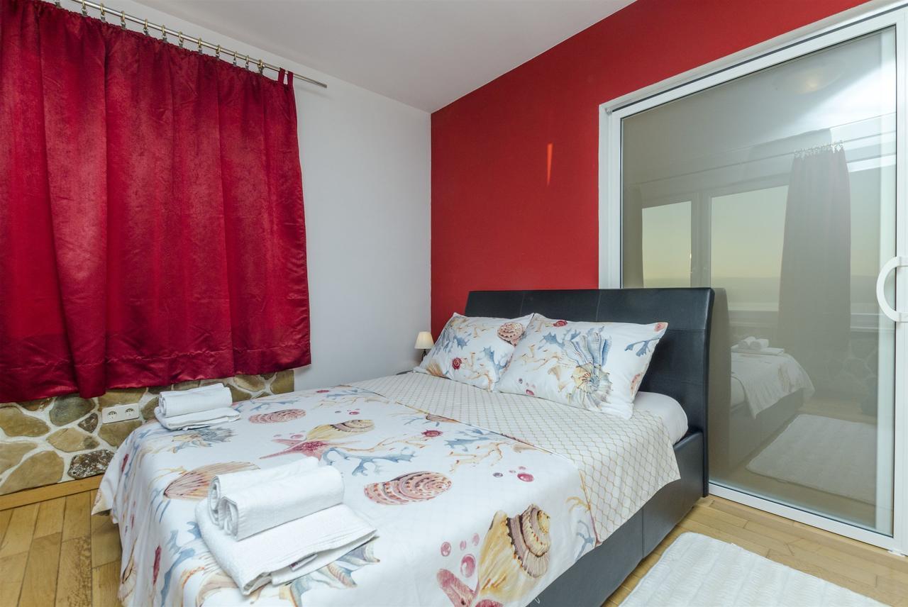 Apartments Bluesun Omis Exterior photo